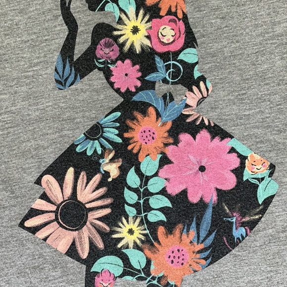 Meet Me in Wonderland tee - Picture 3 of 4